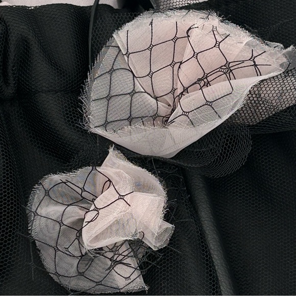 Victorias Secret VS Tote Shoulder Bag Size M Snap Flowers Tulle Pink Black NWT - Picture 4 of 13